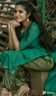 mallu_actress_nandhana_varma_hot_photos_28329.jpg